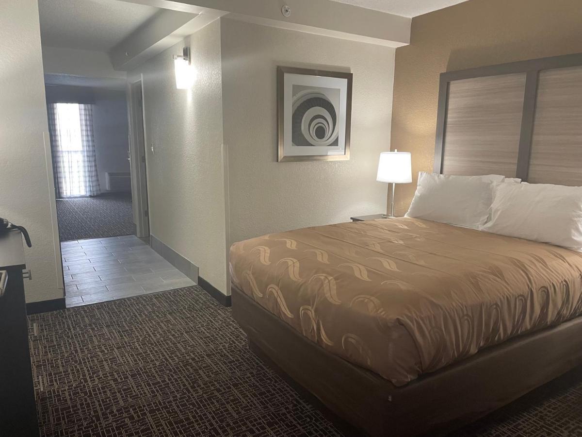 Hotel Quality & Spring - Fayetteville Near Bragg Spring Lake